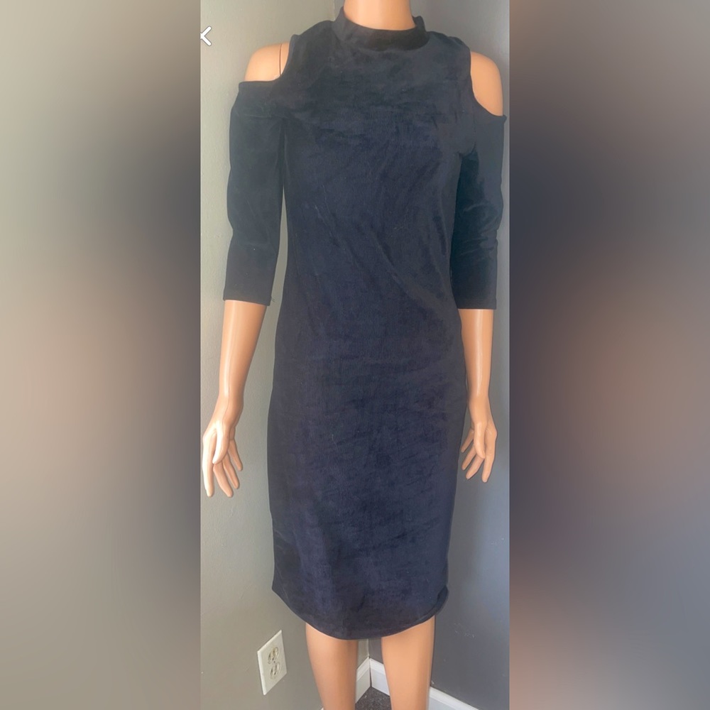 LOVE J WOMAN’S BLACK DRESS